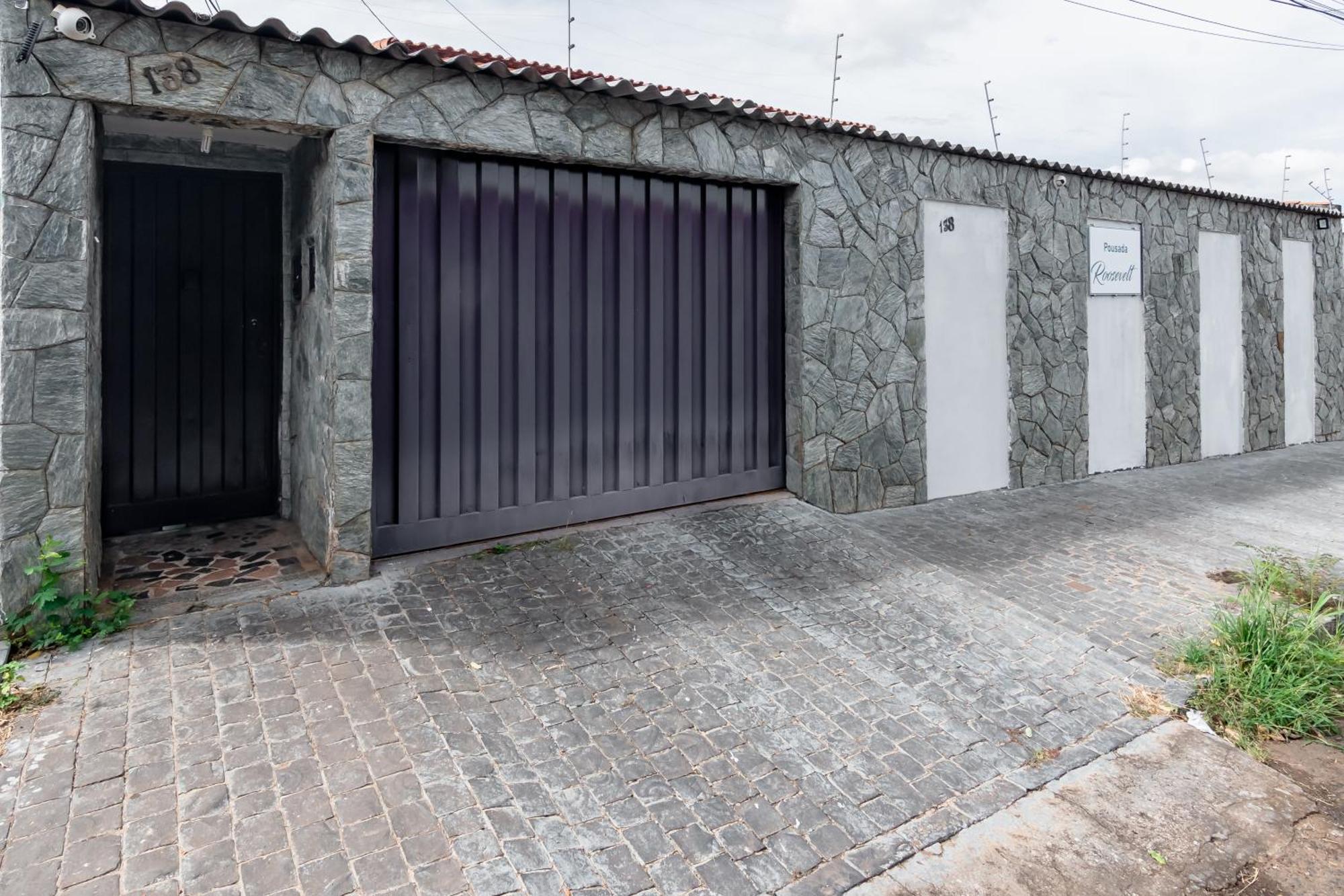 Pousada Roosevelt Quarto 03 - Pousada Central Prox Rodoviaria E Dist Industrial Hotell Uberlândia Eksteriør bilde