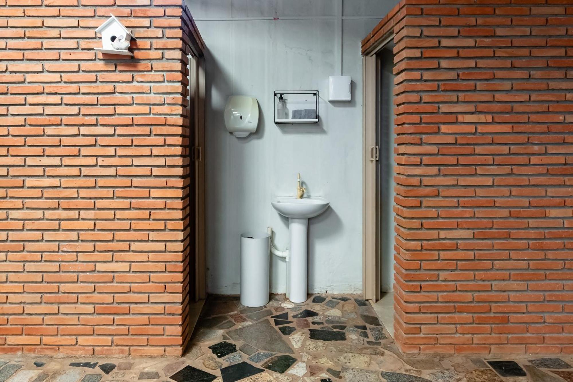 Pousada Roosevelt Quarto 03 - Pousada Central Prox Rodoviaria E Dist Industrial Hotell Uberlândia Eksteriør bilde